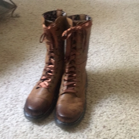 Never worn! Adorable lace up combat boots🌸💕 - Picture 2 of 6